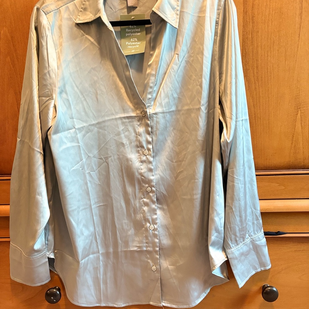 H&M Women’s Sage Shirt/Blouse. NWT